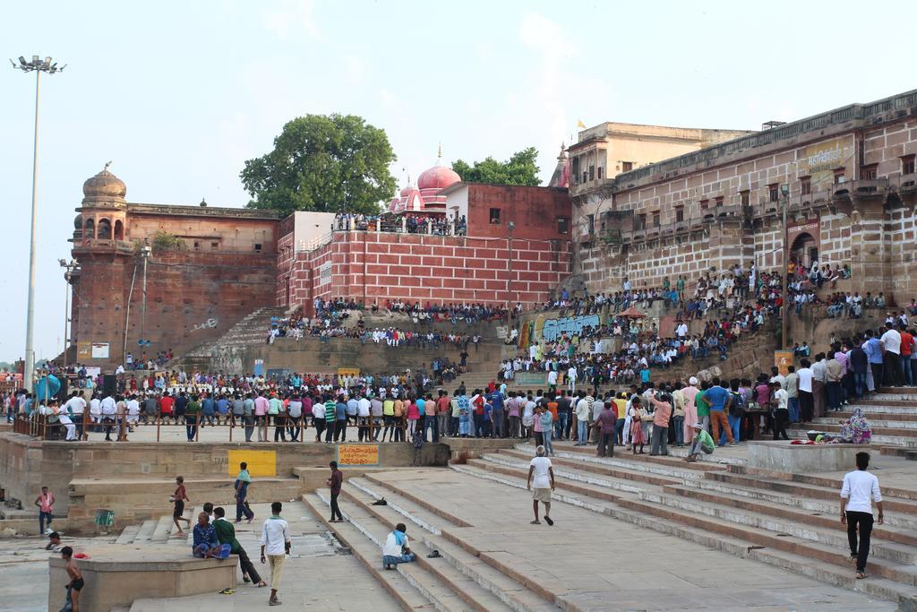 Somit Paying Varanasi