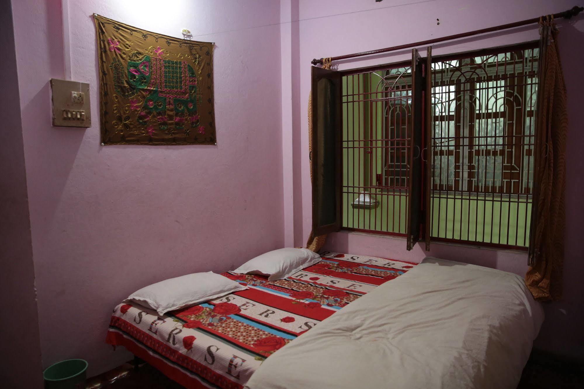 Somit Paying Bed & Breakfast Varanasi